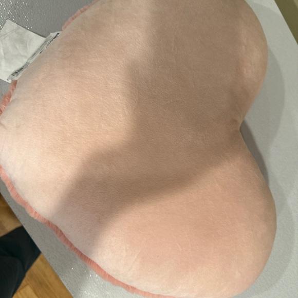 Brand new heart shaped pillow pink - Picture 4 of 6